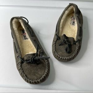 Minnetonka gray‎ suede slippers size 6